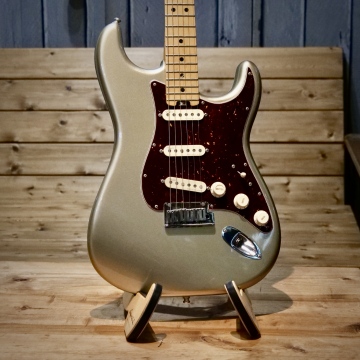 34 American Elite Stratocaster Champagne